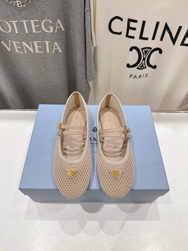 高版本出厂 Prada 普拉达25Ss 专柜新款仙女风平底网面单鞋玛丽珍鞋～ 各路博主纷纷亮出 定制进口透气网面，超级舒适柔软，时髦得来又能唤醒夏日缤纷 一点都