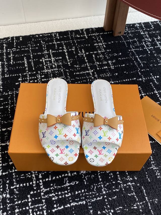 Louis Vuitton 联名 Murakami New Arrival～ L家春夏单宁猫跟 平底 拖鞋 刚刚好的小猫跟，性感舒适，拉满了夏日美鞋能给的满分情