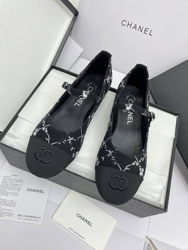 飞机盒10 代购级香奈儿Chanel早春新款一字带拼色平底玛丽珍鞋单鞋 原版开模1:1倾力打造，小红书力推款，怎么搭配都好看，时髦精必备，香奈儿女士钟爱简约又难