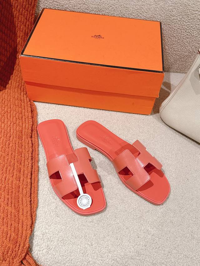 出厂价P Hermes 爱马仕H拖鞋Oran凉鞋系列 时尚又百搭 超级舒服 每个细节都做到极致 原版丝绒面料 原版1:1独家私模鞋面 原版真皮沿条大底 包装: