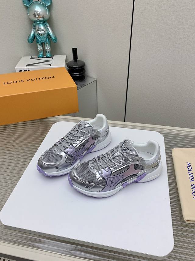 出厂 高版本 Lv路易威登 L家驴牌Runner Tatic系列 厚底 休闲 运动鞋 跑鞋 原版购入开发 做货 本款 Lv Runner Tatic 运动鞋融合