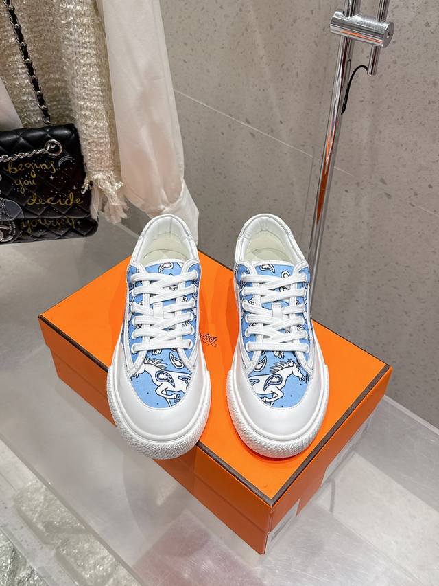 顶级版本 女款 Hermes 爱马仕休闲鞋 H家 四季新品运动鞋 Dy Kelly金属扣休闲运动鞋小白鞋 这双 Kelly 小白鞋真的颜值爆表！ H家 Hero