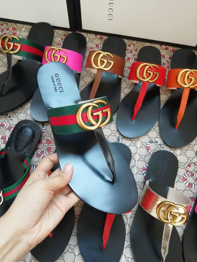 上新啦~~新款Gucci古奇蜜蜂大底人字拖35-45。