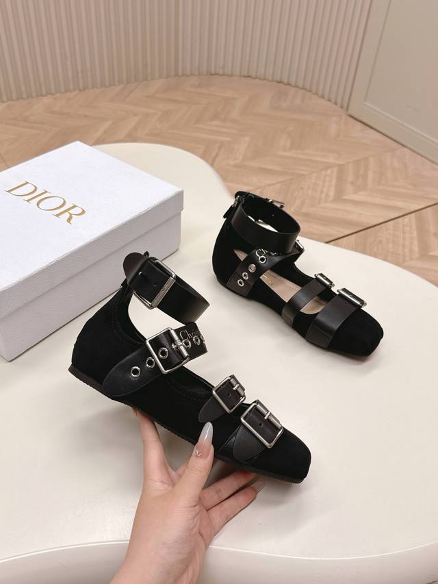 出低帮 高帮 顶级品质Dior 迪奥2025春夏新款玛丽珍罗马扣带方头芭蕾舞乐福鞋！一眼就想要玛丽珍单鞋简单大方‘低调奢华！配上醒目的Chanristian D