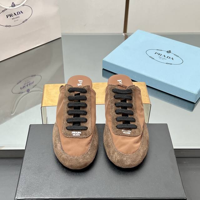 工厂P价 高品质 ！！Prada 普拉达新款德训鞋，Collapse再生尼龙与绒面皮革弹力运动鞋 女士芭蕾舞鞋 鞋垫加厚小羊皮，踩上去无比舒适，有支撑感，又包裹