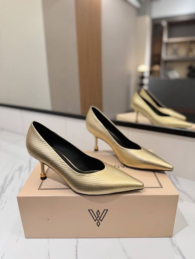 出厂价Pp： Vanda Novak来自意大利品牌 全网独家 耗时3个月研发 鞋跟独特设计酒杯 重磅系列 众多联手意大利品牌 推出高级感满分的鞋款系列 火遍In