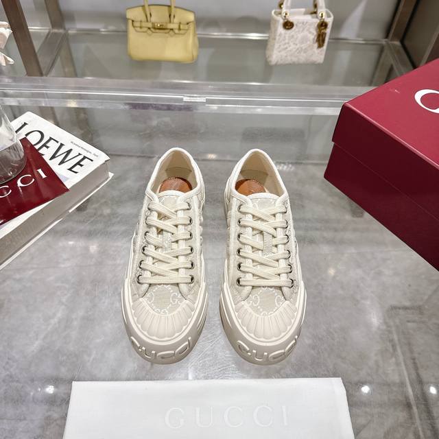 Gucci新款小白鞋 年轻的脚步 时尚的高度 出门神器 而且是独家款不会撞款 原版开发 顶级版本 所有细节都和正品一致 码数:35-44