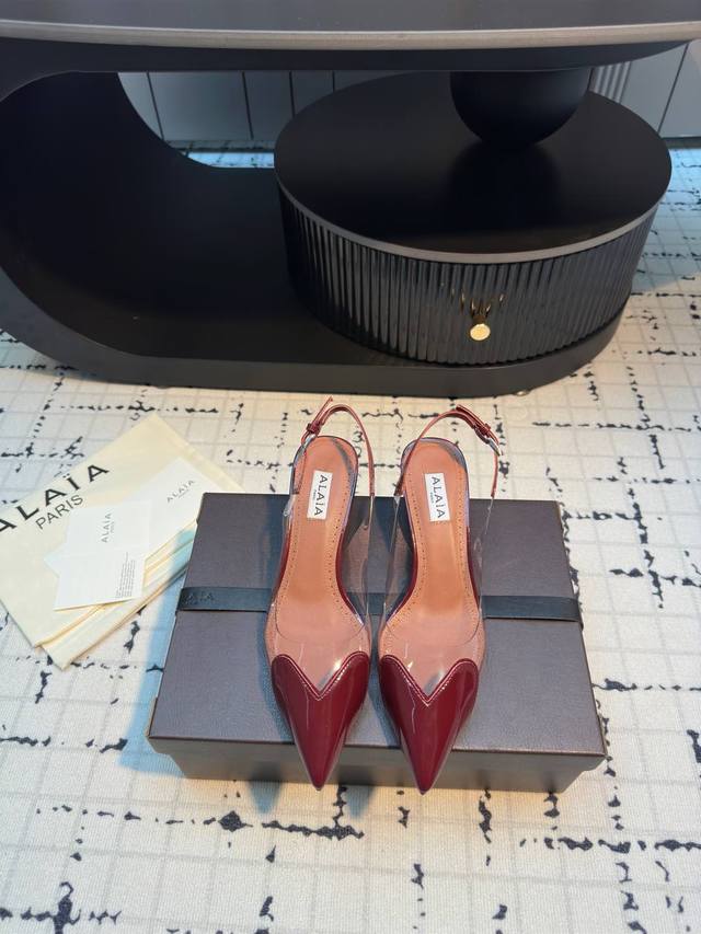 顶级版本新款最新爆品小红书火推Alaia High Love爱心细跟凉拖系列！ “Designerofdesigners”更影响着很多人的风格！这些Alaia的