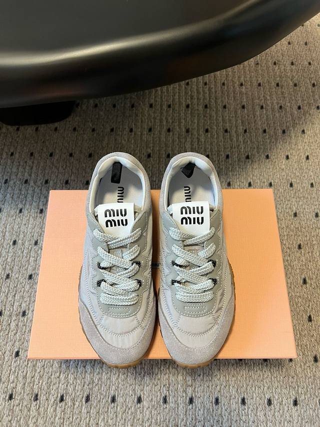 miumiu25新品时髦复古舒适Tyre系列登山鞋德训鞋运动鞋！ 今年王炸爆款！必荐款！ 今年真的被Miumiu拿捏了..... 步入运动鞋的新纪元，Tyre系