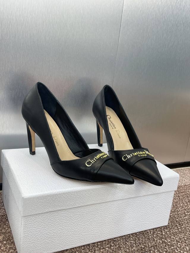 工厂P价P 迪奥 2025春夏高定系列新款 My Dior 低跟尖头女鞋 Cd字母Logo五金扣细跟单鞋 材质：进口开边珠牛皮 小牛皮 环保透气科技面料+水染羊