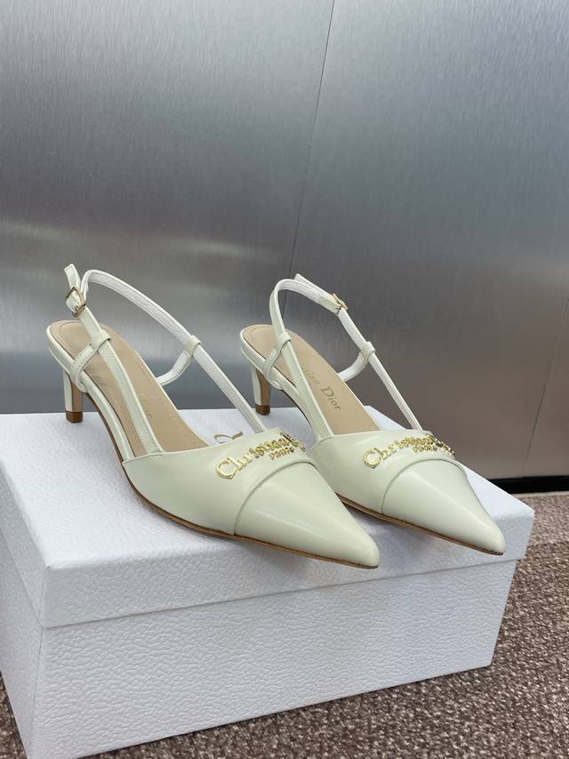 工厂P价P 迪奥 2025春夏高定系列新款 My Dior 低跟尖头女鞋 Cd字母Logo五金扣细跟后空凉鞋 材质：进口开边珠牛皮 小牛皮 环保透气科技面料+水