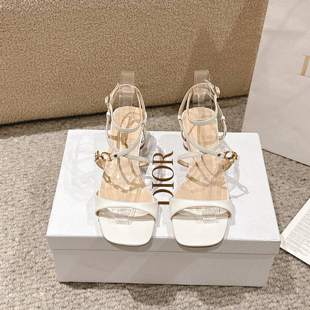 代购级别！ 经典迪奥 Dior 春夏新款高定系列 C’Est 粗跟方头女鞋 明星同款Cd字母Logo五金扣高跟交叉绑带凉鞋 材质:鞋面进口小牛皮+水染羊皮内里+