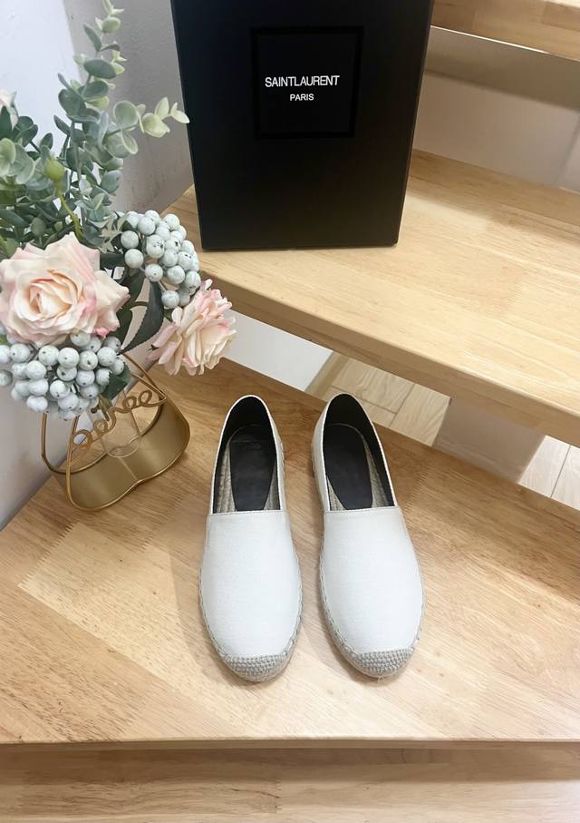 女款 男款 品牌：Saint Laurent 圣罗兰 面料材质：布面 内里材质：羊皮内里，羊皮垫脚 圣罗兰2025年草编渔夫鞋，原版意大利直邮开发，与正品11,