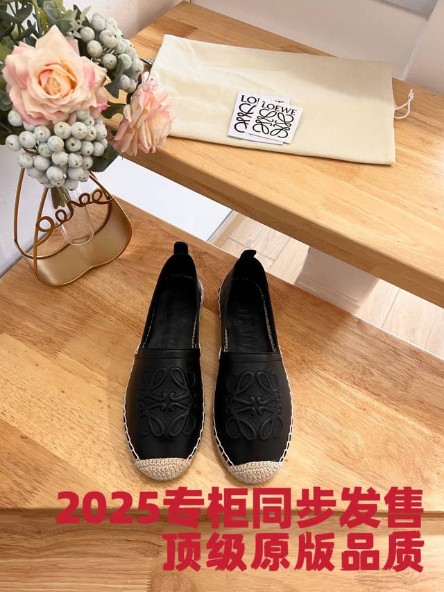 Loewe罗意威 代购级 2025早春新款渔夫鞋，舒适轻便百搭，采用超甜马卡龙色系，这款单鞋采用高端牛皮面料制成，饰有3D工艺细节设计，少女糖果色，在炎热的夏季