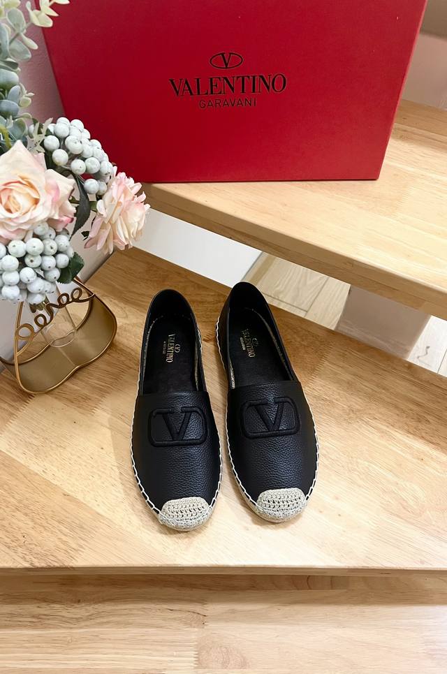 Valentino Garavani 华伦天奴 荔枝纹新款渔夫鞋 - 绣Vlogo标志 - 牛皮 -跟高2Cm - 橡胶大底 - 意大利制造 -36-41