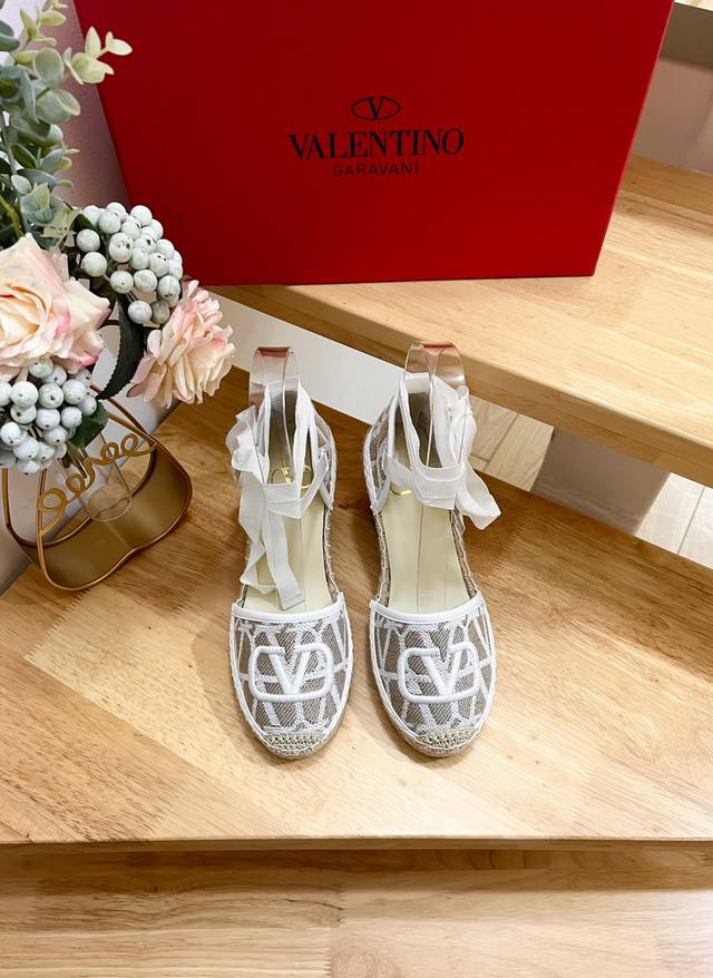 Valentino Garavani 华伦天奴 坡跟帆布V新款渔夫鞋 - 大V帆布装饰 - 帆布面料 -跟高9.5 - 橡胶大底 - 意大利制造 -36-41