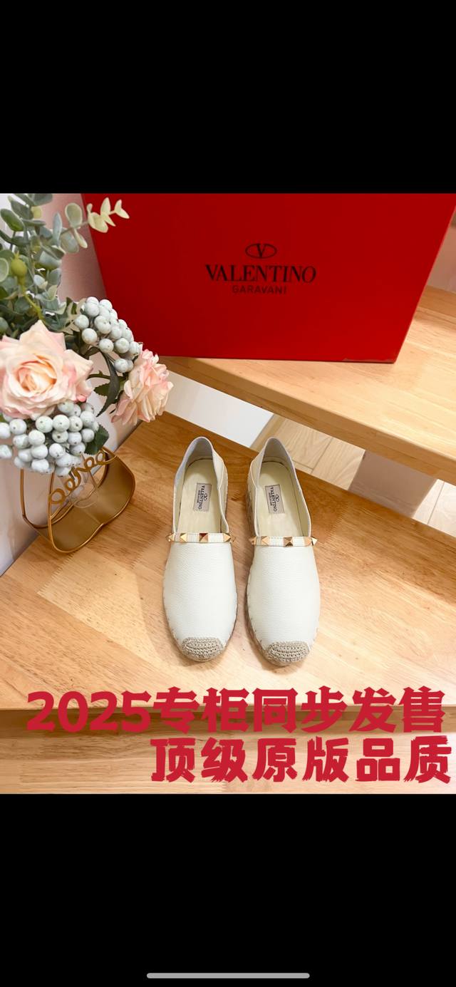 Valentino Garavani 华伦天奴 拉帕荔枝纹牛皮厚底柳丁新款渔夫鞋 - 柳丁金扣装饰 - 牛皮 -跟高2Cm - 橡胶大底 - 意大利制造 -36