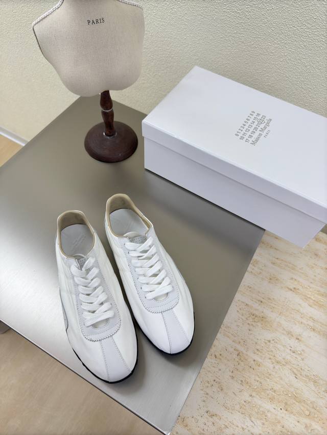 情侣款 新德讯 Mm6 Maison Margiela 男10 高丝光牛反绒皮原版布料水染牛皮 大热时尚风格 白 Mm6 Maison Margiela的实验性