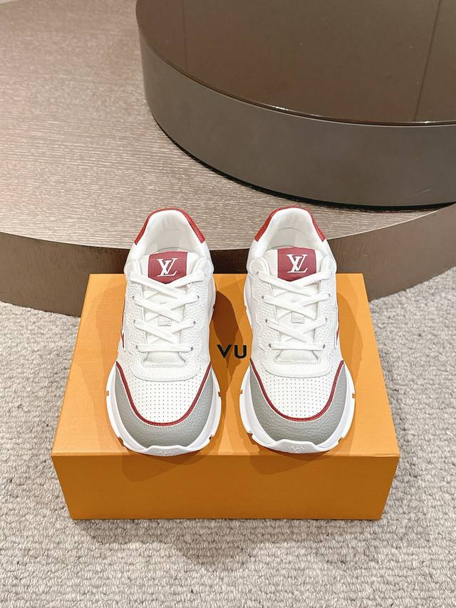 顶级版本：男款 Lv 路易威登 L家驴牌 最新Classic系列 厚底 休闲 运动鞋 原版购入开发 做货 这款Classic 运动鞋于 2025 秋冬男士系列初