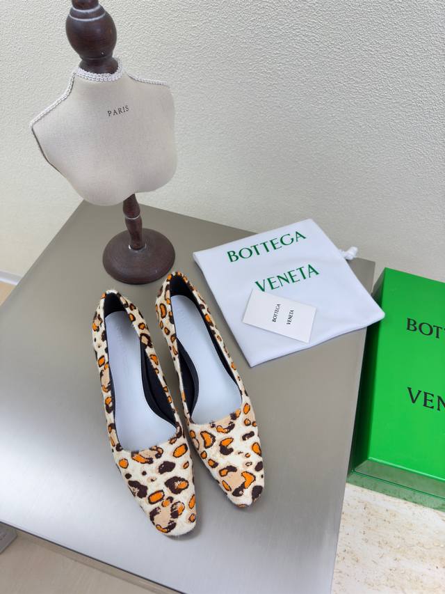 工厂P价P 顶级高端版本 代购品质 原版开发 Bottega Veneta2025Ss新品爆款女士Boogie高跟鞋。Bv新款全真皮马毛装饰抢手大爆款，Ins&
