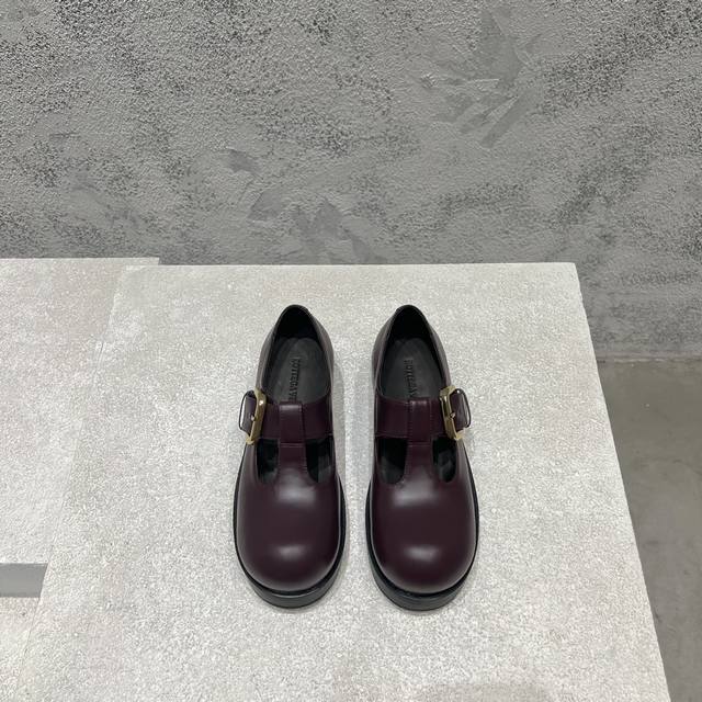 工厂P价P 顶级高端版本 代购品质 原版开发 Bottega Venet*Ss最新品爆款夏季女士Helium玛丽珍平底凉鞋。Bv新抢手玛丽珍单鞋大爆款，Ins&