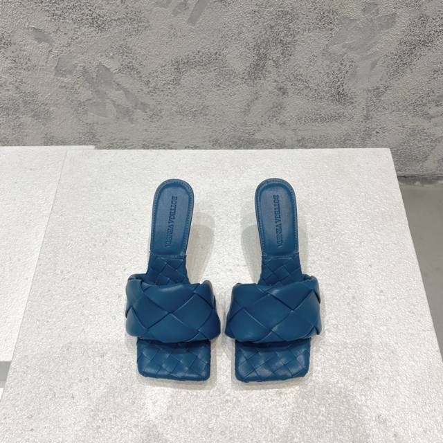 工厂P价P 顶级高版本 代购品质 原版开发Bottega Venetass火爆经典款夏季大编织高跟方凉拖鞋。Bv女士经典款Lido抢手大编织高跟凉鞋爆款，Ins