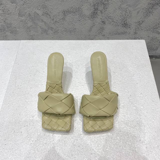 工厂P价P 顶级高版本 代购品质 原版开发Bottega Venetass火爆经典款夏季大编织高跟方凉拖鞋。Bv女士经典款Lido抢手大编织高跟凉鞋爆款，Ins