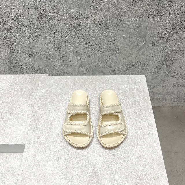 工厂P价P 顶级高端版本 代购品质 原版开发 Bottega Venetass新品爆款夏季Jack凉拖拖平底穆勒鞋。Bv新抢手绳结装饰鞋边大爆款，Ins&小红书