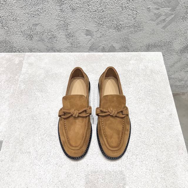 工厂P价P 男款+10 顶级高端版本 代购品质 原版开发 Bottega Veneta2025Ss新品爆款夏季Astaire情侣款皮扣乐福鞋。Bv新款真皮质感纽
