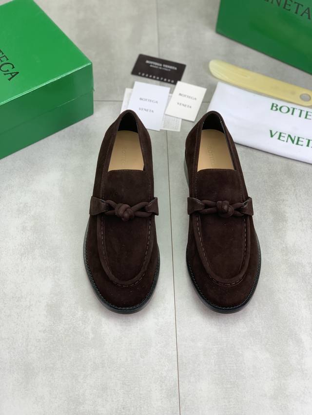 工厂P价P 男款+10 顶级高端版本 代购品质 原版开发 Bottega Veneta2025Ss新品爆款夏季Astaire情侣款乐福鞋。Bv新款真皮质感纽结抢