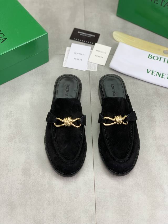 工厂P价P 男款+10 顶级高端版本 代购品质 原版开发 Bottega Veneta2025Ss新品爆款夏季Astaire情侣款半拖鞋。Bv新款鎏金金属质感纽