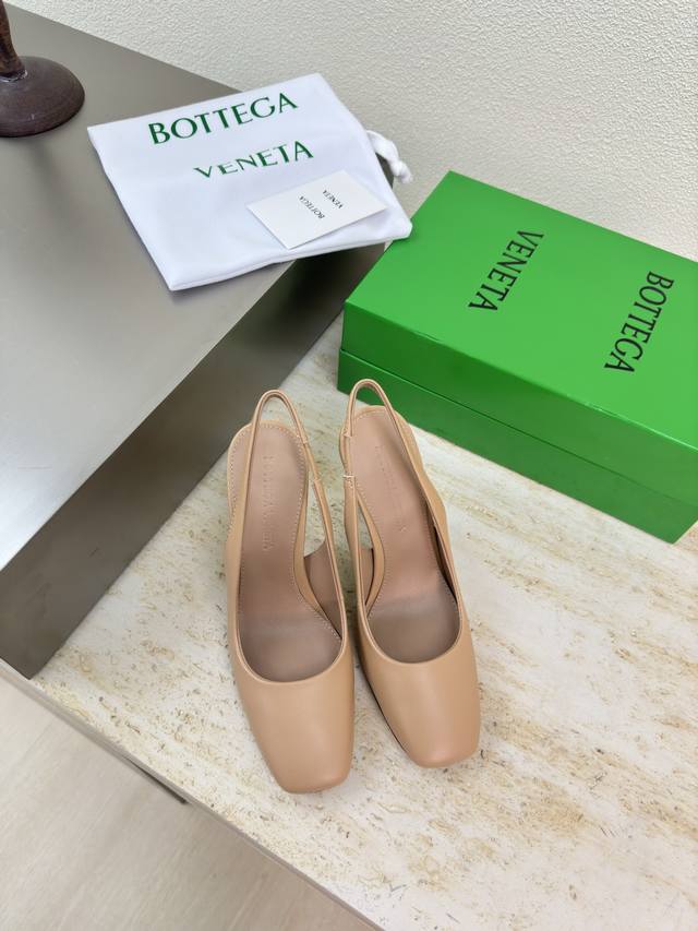 工厂P价P 高版本Bottega Veneta2025Ss新品爆款夏季包头高跟鞋女士Knot凉拖女鞋。Bv新款鎏金高跟抢手大爆款，Ins&小红书巨多网红明星上身
