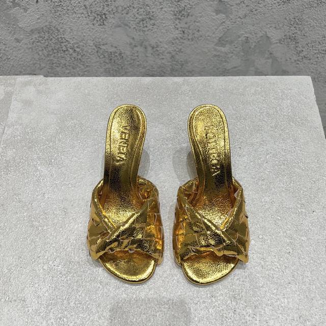 工厂P价P 顶级高端版本 代购品质 原版开发 Bottega Veneta2025Ss新品爆款夏季圆头女士Blink高跟穆勒凉拖鞋。Bv新款全真皮扭结编织装饰抢