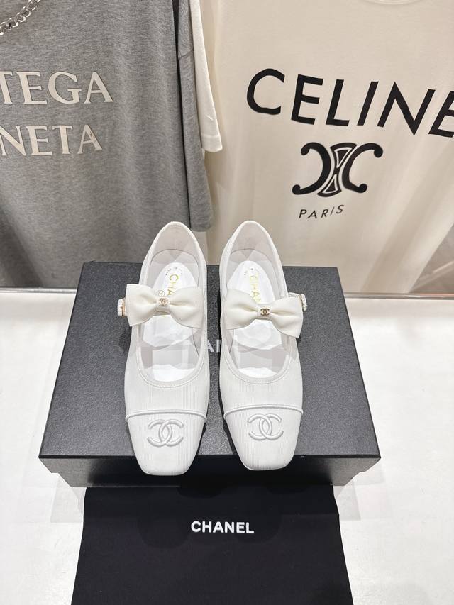 高版本出厂 Chanel* 小香2025最新玛丽珍小单鞋 专柜 正品级 版本！！ 专柜简直疯抢了，各大社交平台热门晒图，这期的走秀款绝对太帅了，绝对是这一季最热