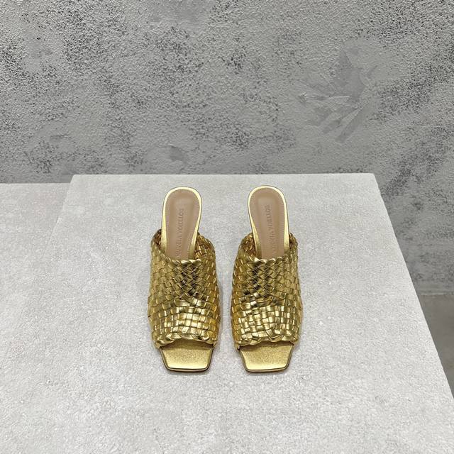 工厂P价P 顶级高端版本 代购品质 原版开发 Bottega Venet*Ss新品爆款夏季方头高跟凉鞋Knot穆勒凉拖女鞋。Bv新款小编织鎏金高跟抢手大爆款，I