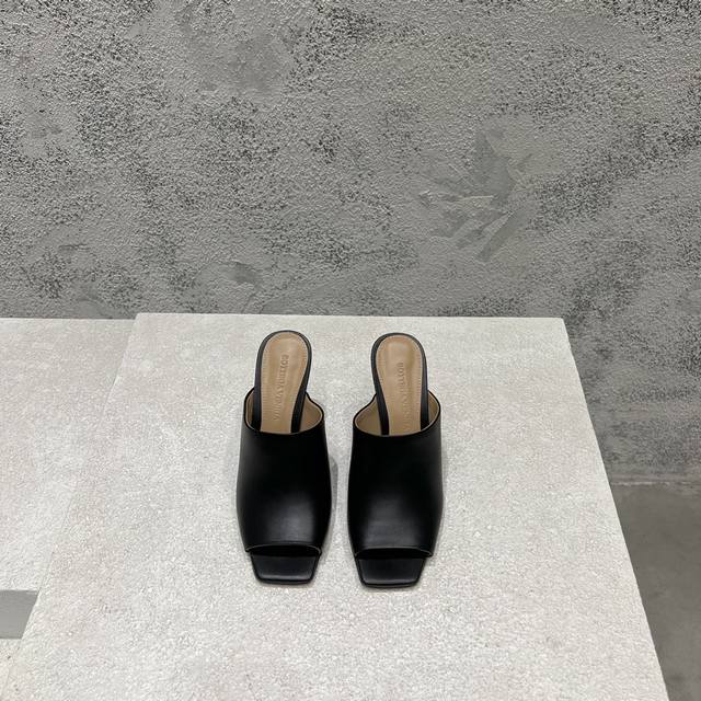 工厂P价P 顶级高端版本 代购品质 原版开发 Bottega Venet*Ss新品爆款夏季方头高跟凉鞋Knot穆勒凉拖女鞋。Bv新款鎏金高跟抢手大爆款，Ins&