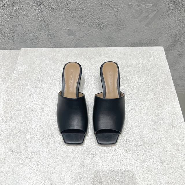 工厂P价P 顶级高端版本 代购品质 原版开发 Bottega Venet*Ss新品爆款夏季方头中跟凉鞋Knot穆勒凉拖女鞋。Bv新款鎏金中跟抢手大爆款，Ins&
