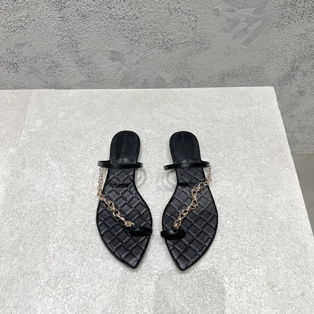 工厂P价P 顶级高端版本 代购品质 原版开发 Bottega Venet*Ss新品爆款夏季菱格链子平底凉拖鞋。Bv新抢手绳结装饰鞋边大爆款，Ins&小红书巨多网
