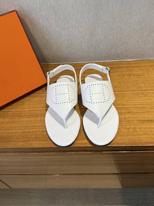 顶级品质 Hermes Ss25 New Arrival～ 爱玛仕春夏新款Kelly夹脚人字凉拖 H家经典激光“H”字母装饰，慵懒高级感拉满 穿着舒适 随性～主