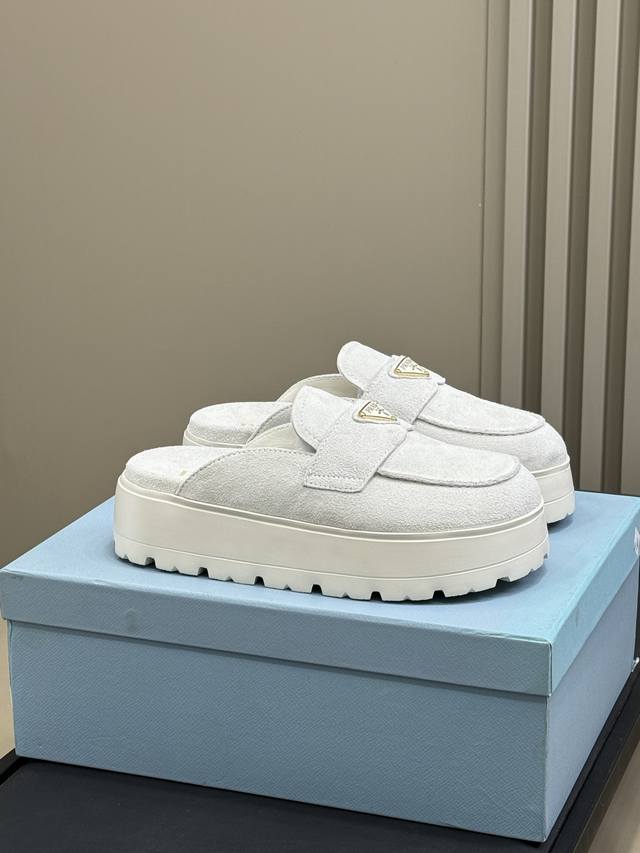顶级品质 Prada Ss25 New Arrival-～ 普拉达新款一脚蹬厚底勃肯包头半拖 麂皮材质，细腻柔和！搭配阔腿裤好看极了 Size 35-41