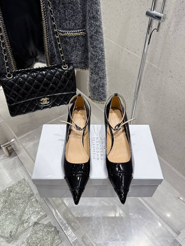 顶级版本 Maisonmargiela｜马吉拉 Mm6 猫跟性感尖头新款火爆来袭！ 太香了，靓丽多彩性感女神扑面而来！ 不容错过的时尚单品 简单又有格调的美 时