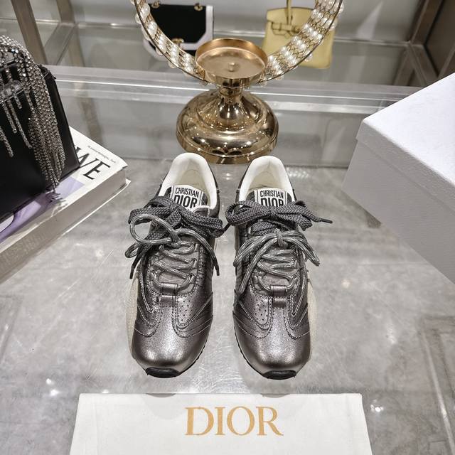 出厂价P Dior 迪奥 2025春夏走秀新款 D-Sketch涂鸦运动鞋 明星同款厚底系带休闲跑鞋 Cd字母Logo拼色复古老爹鞋 市面顶级高端版本 材质:鞋