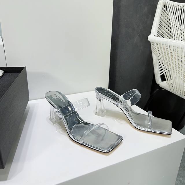 高品质出厂 ！Giuseppe Zanotti25夏季专柜最新Gz高跟透明跟胶片一字拖女凉鞋！夏天最开心的事，就是买凉鞋啦 简直不要太好看，透明的带子简约设计，