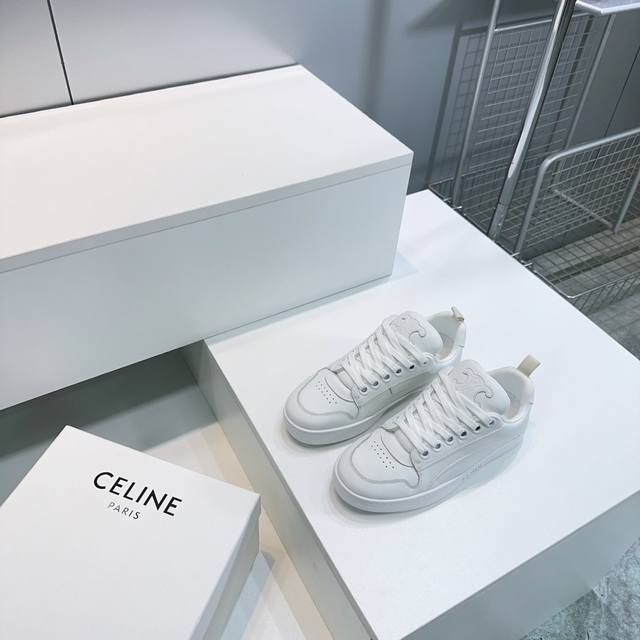 高品质出厂平底 ！顶级品质 Celine赛琳2025春夏新品秀场主推款松糕厚底凯旋门徽标系带休闲鞋小白鞋 简单舒服，干净利落，增高显腿细，无论是单穿还是搭配阔腿