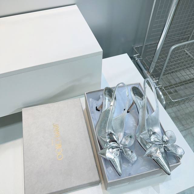 高品质出厂 ！顶级品质Jimmy Choo 周仰杰 25春夏Jc新款Staz尖头花朵蝴蝶结穆勒高跟鞋 拖鞋凉鞋系列！ Staz Sling Back 70系列露