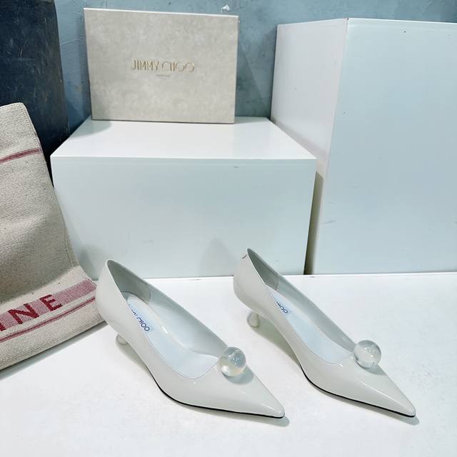 高品质出厂 ！顶级品质Jimmy Choo 25春夏最新时尚重工Jc水晶钻球球高跟单鞋 ！ 同步专柜 主打精致 舒适度休闲 甜美 ！ 无解风都轻松满足 Blin