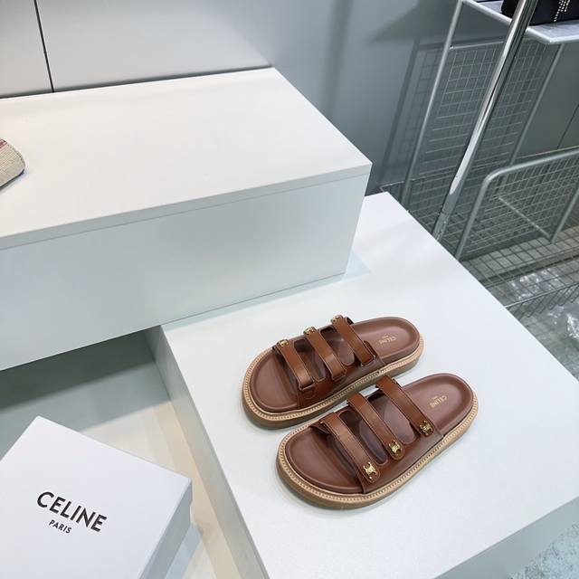 高品质出厂 ！顶级品质Celine 赛琳25春夏季新款休闲魔术贴凯旋门五金扣复古拖鞋 ！这一季的赛琳又让我重新爱了它一次 这季节美鞋太多！这款凉拖真是无敌好搭配