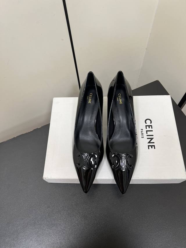 Celine Ss25 New Arrival～ ：高版本的，非市场通货版本，鞋底定型，垫脚下乳胶垫形体都是不一样的！ C+ 25春夏秀款Slingback 银