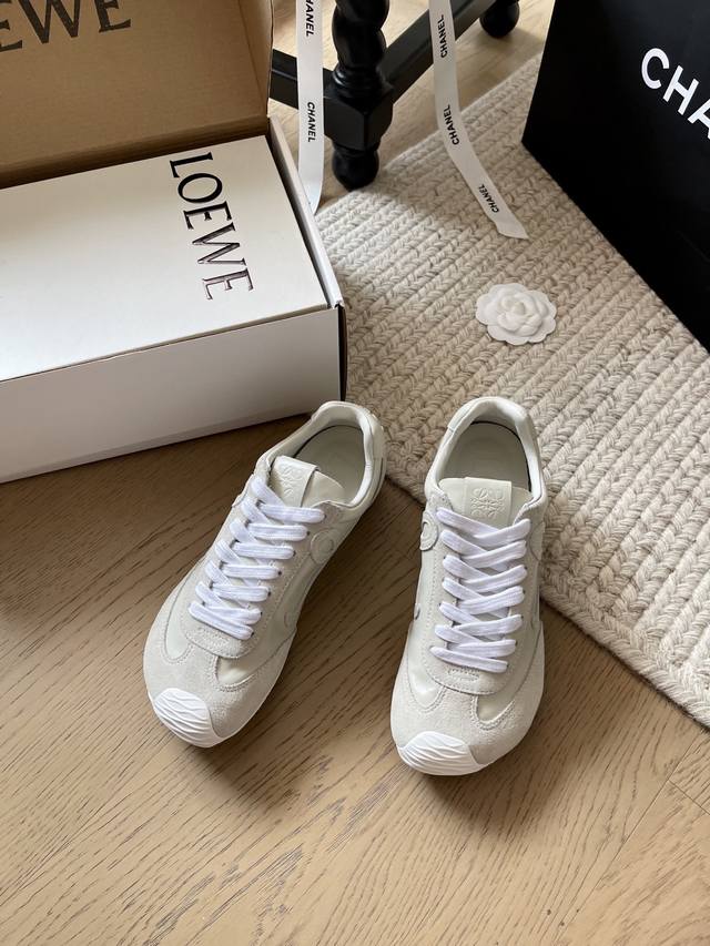 Loewe 25走秀款德训运动鞋 顶级版本！抢先发售 Ballet Runner 2.0情侣款！ 鞋面头层牛皮 内里羊皮 原版橡胶大底 厚底3Cm 全套飞机盒包