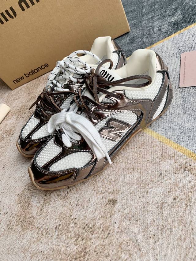 Miumiu X New Balance 联名款Nb530 Miu Miu 缪缪大秀上爆出的这双与New Balance 新百伦联名款运动 球鞋 后全球各大代购